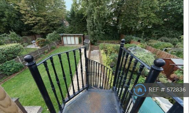 2 Bedroom Flat In Go...
