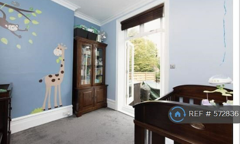 2 Bedroom Flat In Go...