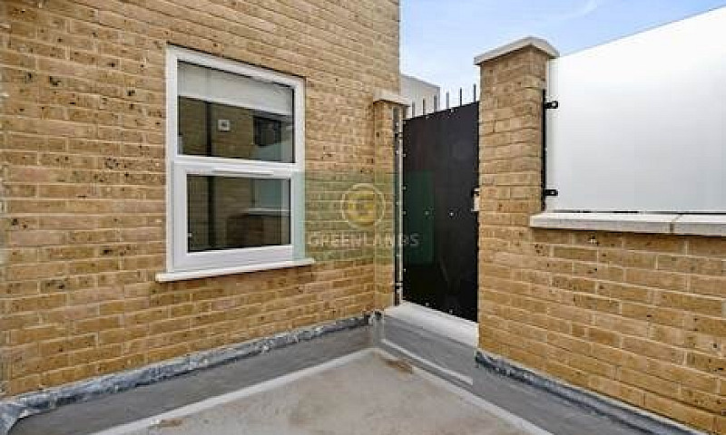 Stunning Newly Built...