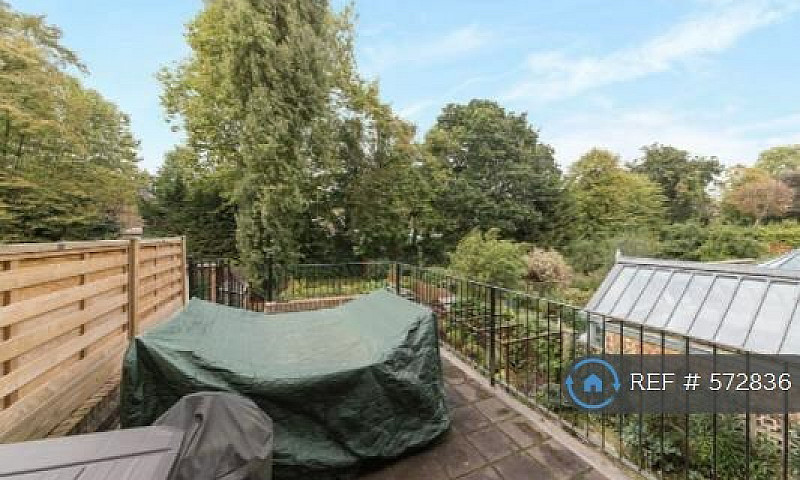 2 Bedroom Flat In Go...