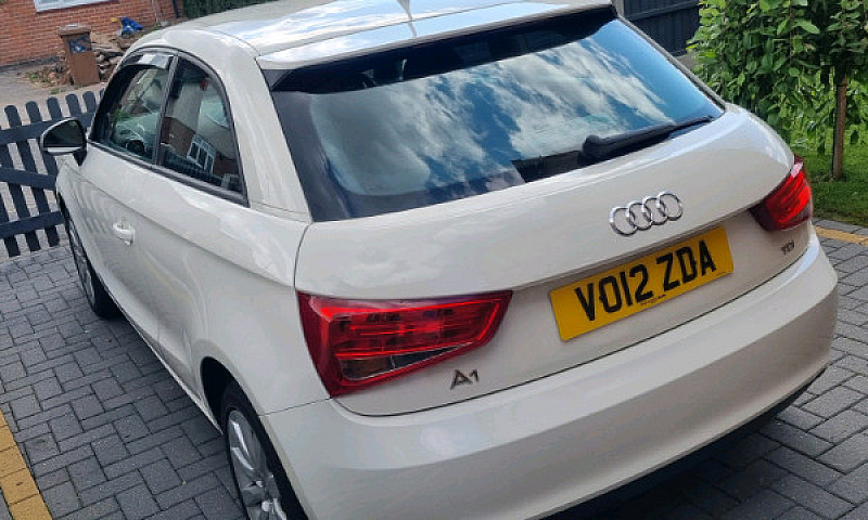 Audi A1 1.6Tdi...