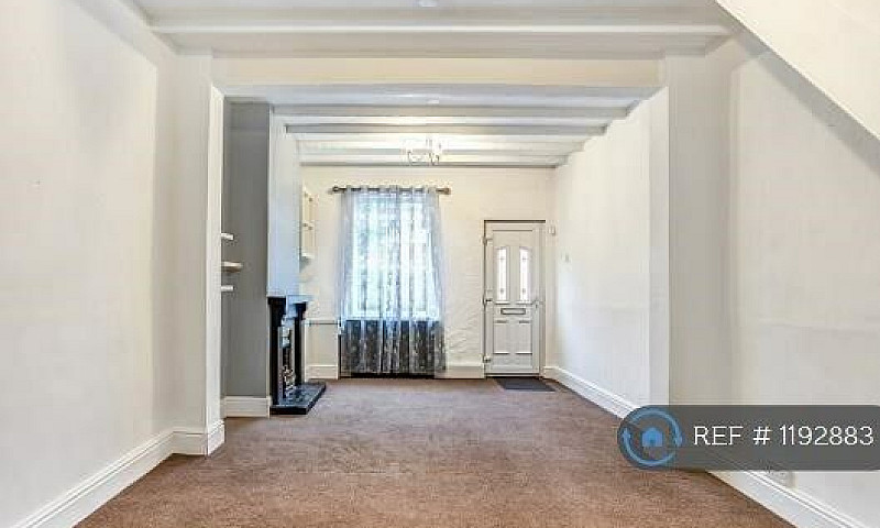 2 Bedroom House In P...