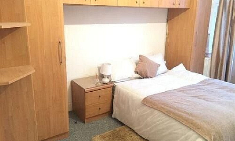 Double Bedroom To Re...