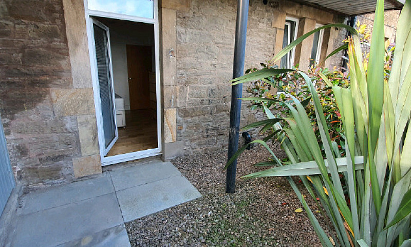 One Bedroom To Rent ...