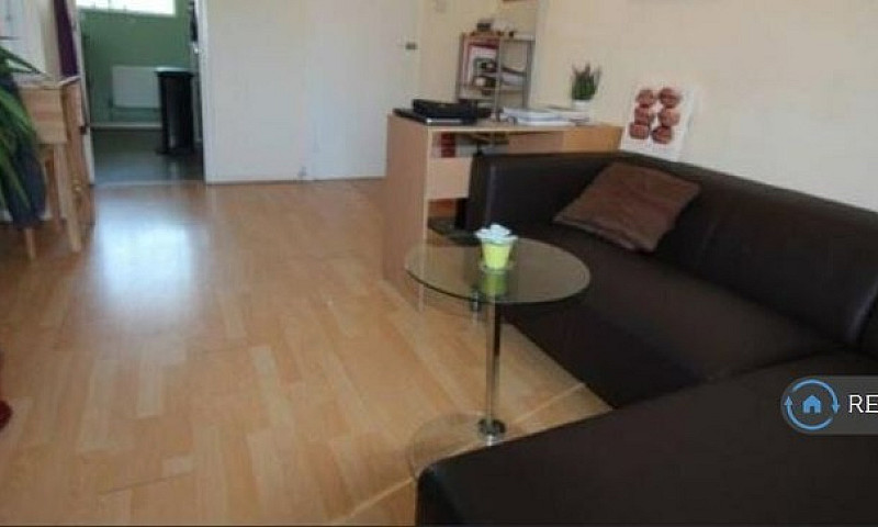 1 Bedroom Flat In Re...