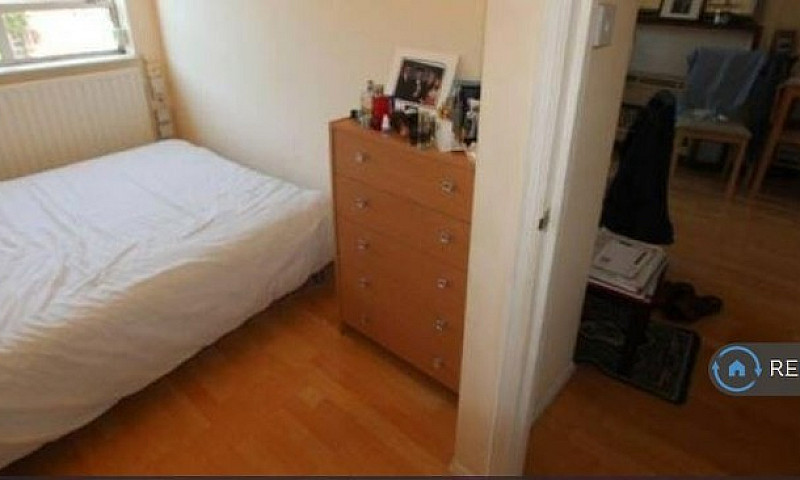 1 Bedroom Flat In Re...