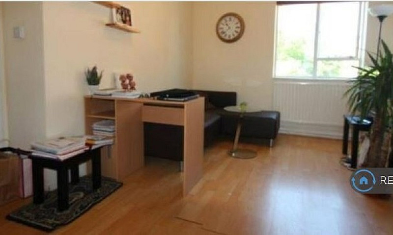 1 Bedroom Flat In Re...