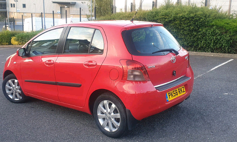 Toyota Yaris 1.0 Vvt...