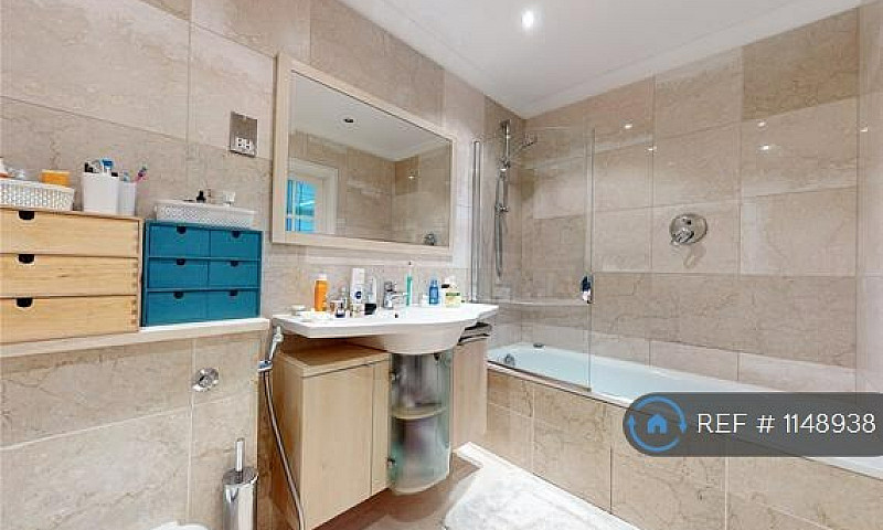 2 Bedroom House In W...