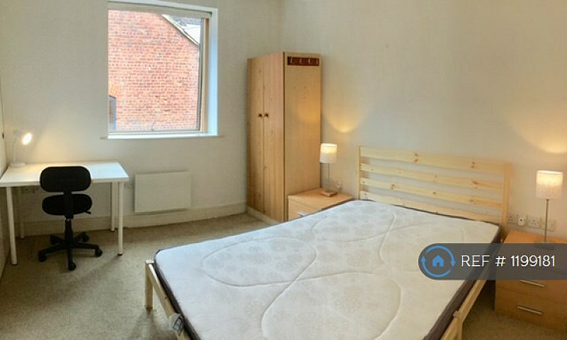 2 Bedroom Flat In Th...