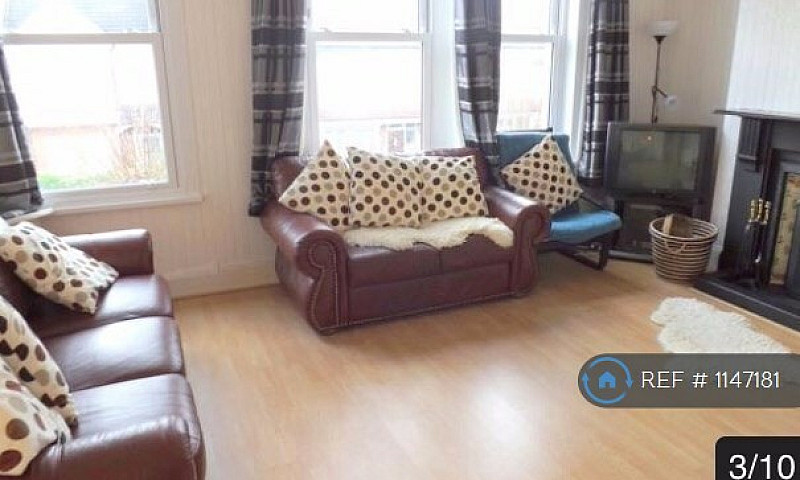 2 Bedroom House In M...