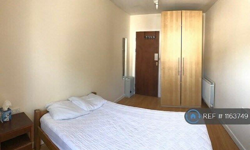 1 Bedroom In Llanbad...