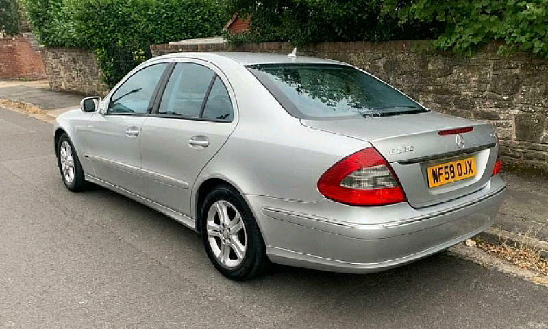 Mercedes Auto E220 C...