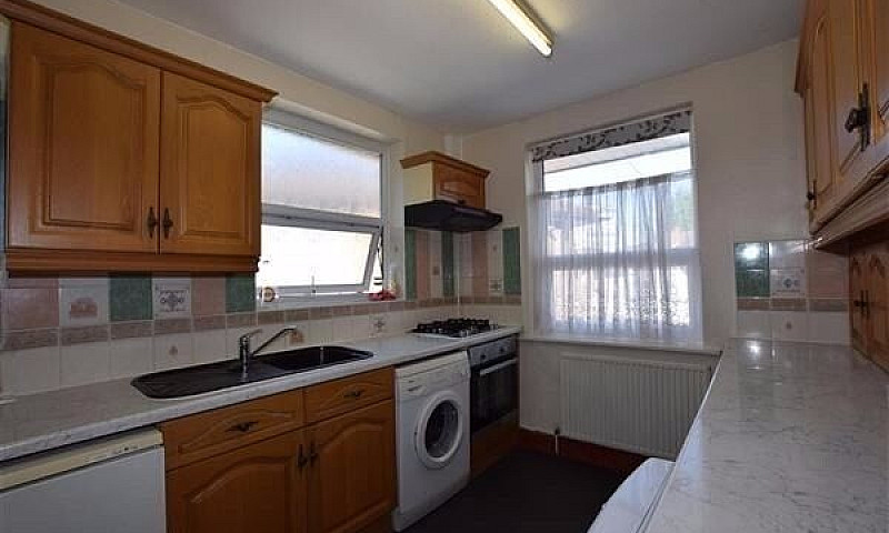 2 Bed 1St Floor Flat...