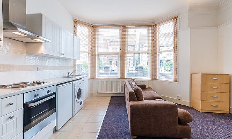 Charming Studio Flat...