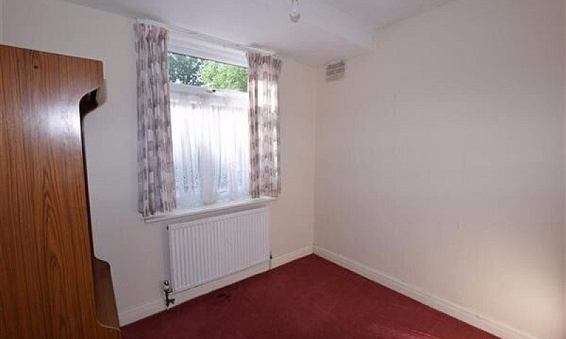 2 Bed 1St Floor Flat...