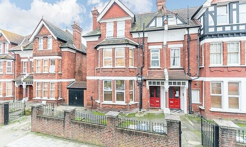 Charming Studio Flat...