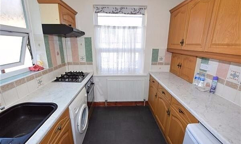 2 Bed 1St Floor Flat...