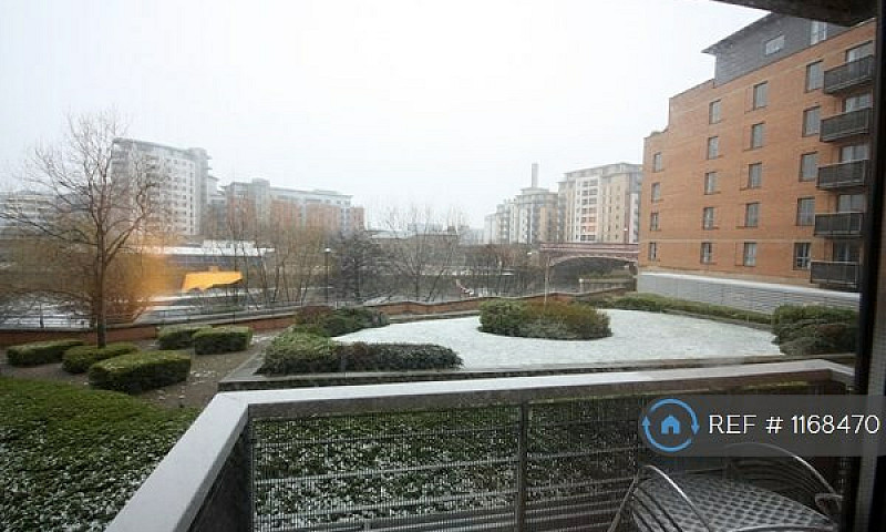 2 Bedroom Flat In Ea...