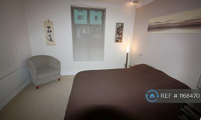 2 Bedroom Flat In Ea...