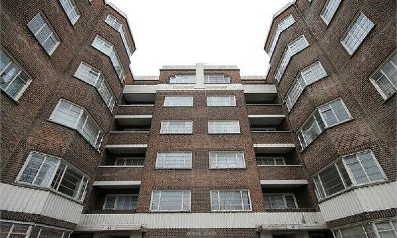 Massive 4 Bed Flat C...