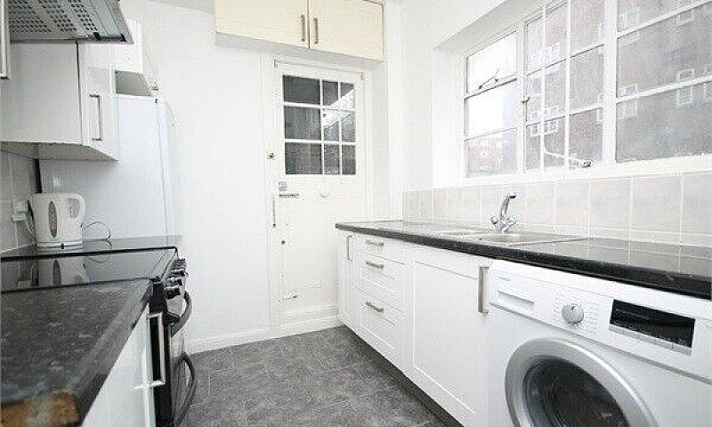 Spacious 4 Bed Flat ...