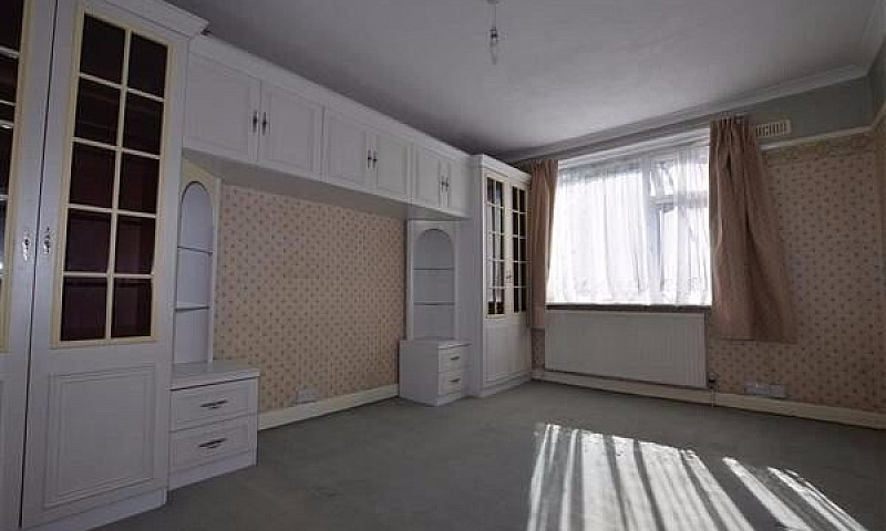 2 Bed 1St Floor Flat...