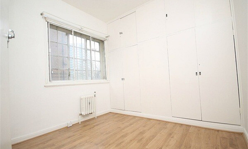 Spacious 4 Bed Flat ...