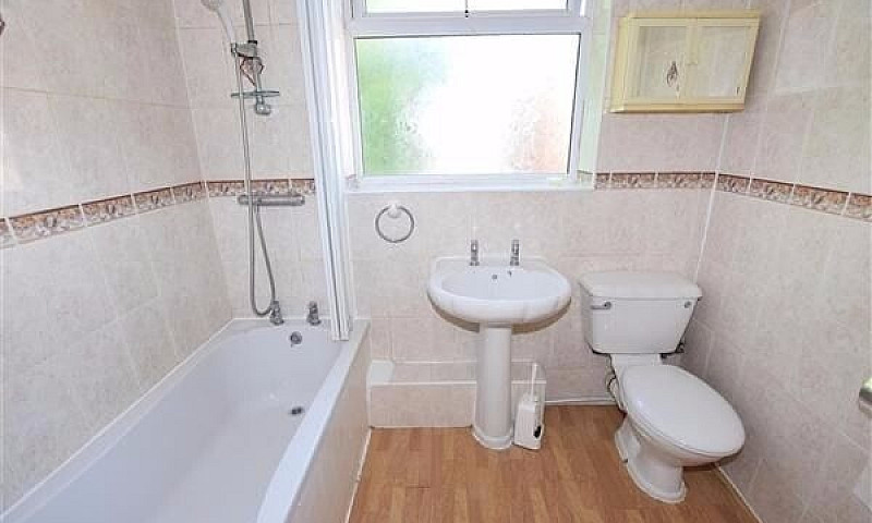 2 Bed 1St Floor Flat...