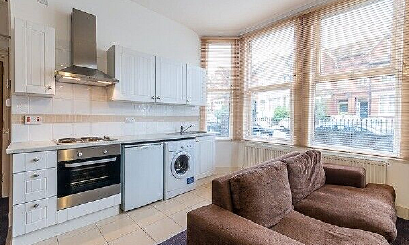 Charming Studio Flat...