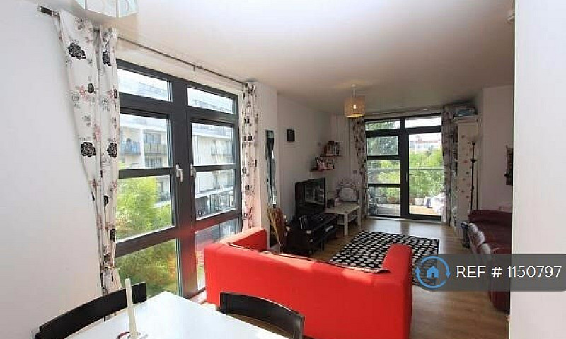 2 Bedroom Flat In Wa...