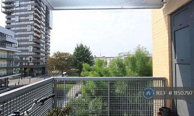 2 Bedroom Flat In Wa...