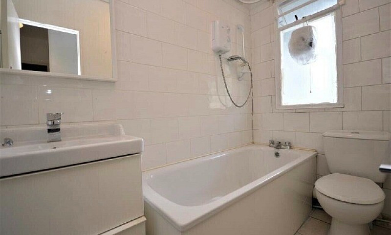 Stunning 1 Bedroom F...