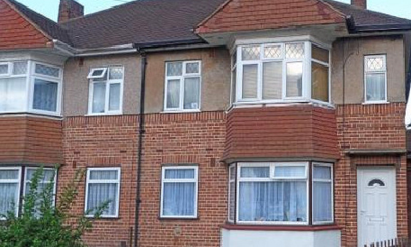 2 Bedroom Flat In Av...