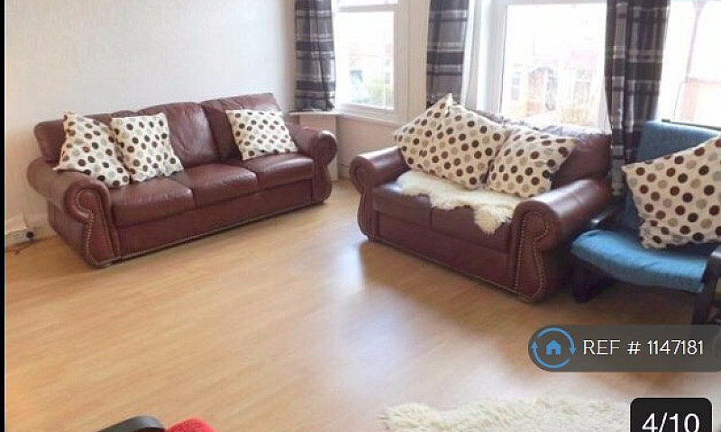 2 Bedroom House In M...