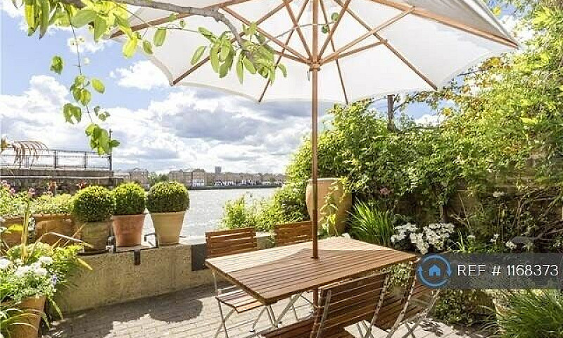 5 Bedroom House In B...