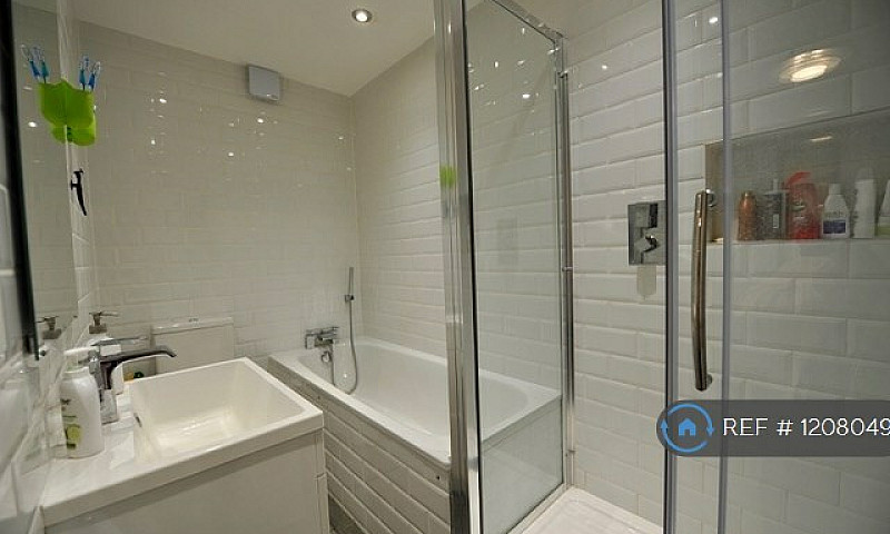 3 Bedroom Flat In Ro...
