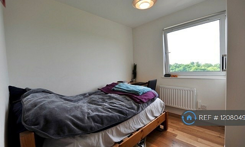 3 Bedroom Flat In Ro...