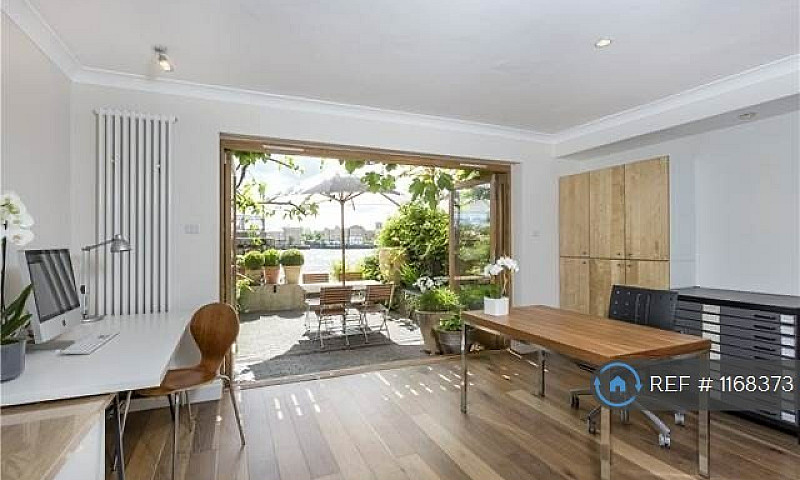 5 Bedroom House In B...