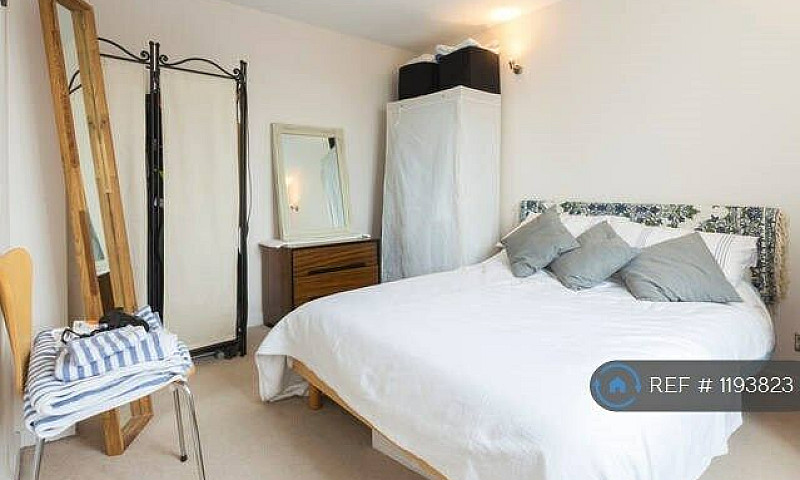1 Bedroom Flat In Ha...