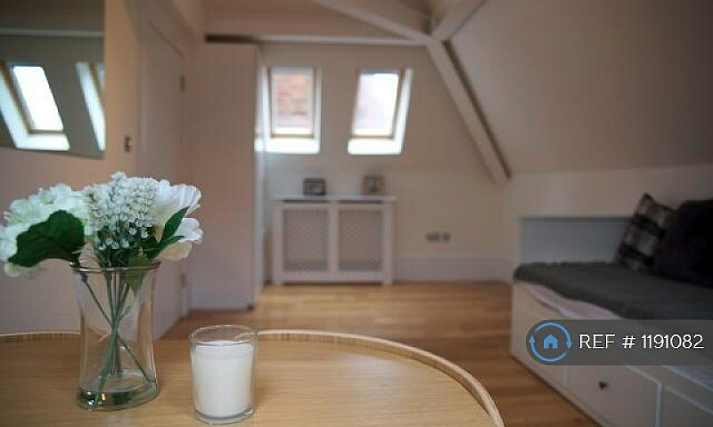 Studio Flat In Fitzj...