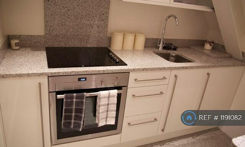 Studio Flat In Fitzj...