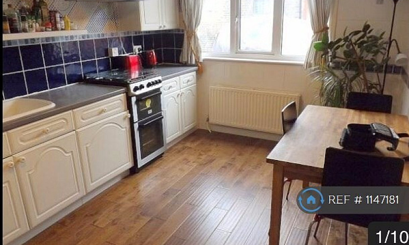 2 Bedroom House In M...