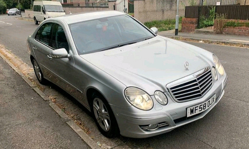 Mercedes Auto E220 C...