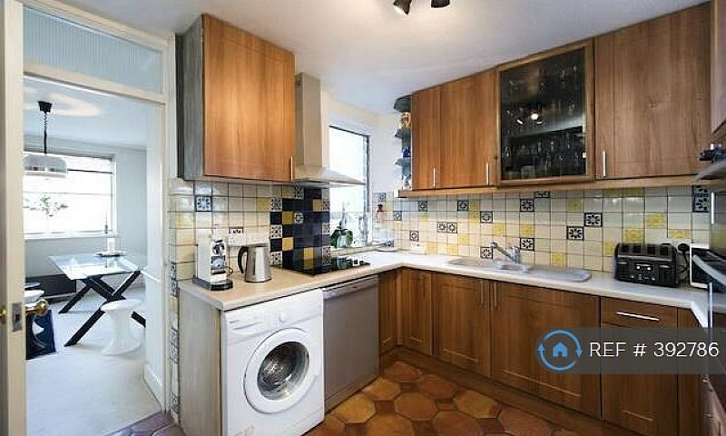 2 Bedroom Flat In Va...