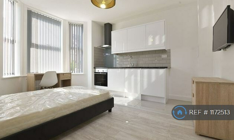 Studio Flat In Cound...