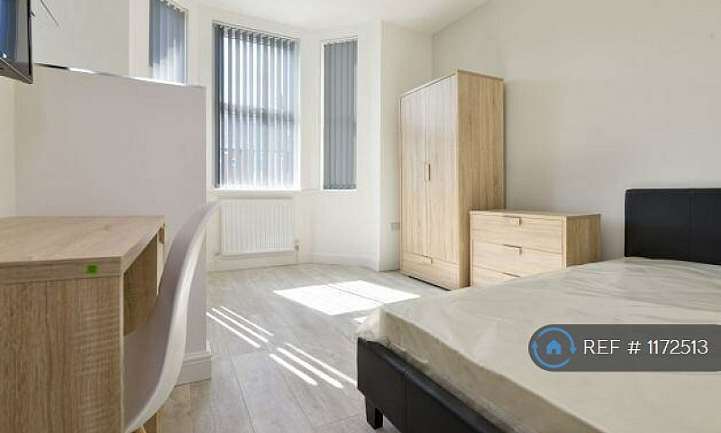 Studio Flat In Cound...