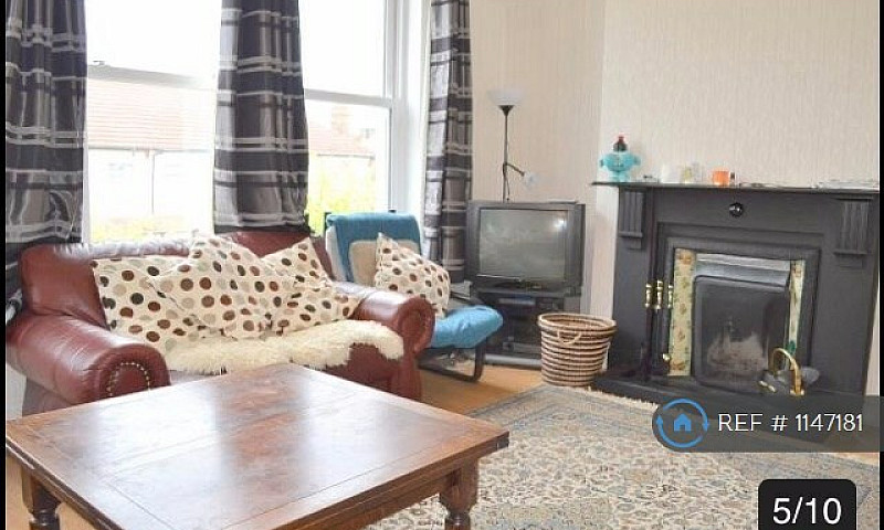2 Bedroom House In M...