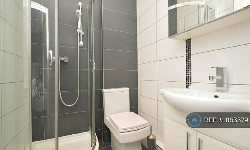 Studio Flat In Curta...