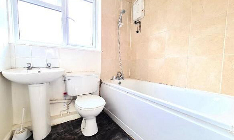 Stunning 4 Bed House...